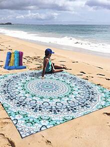 1 件新款户外防水防沙数码印花野餐垫/沙滩巾，款式时尚清新，适合露营和野餐