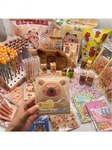 随机9-11件/6件惊喜盲盒，内含水豚记事本、水豚玩偶、铅笔、铅笔盒、橡皮、铅笔刀、活页笔记本、静音书，款式多样，惊喜好运，节日可爱礼品套装