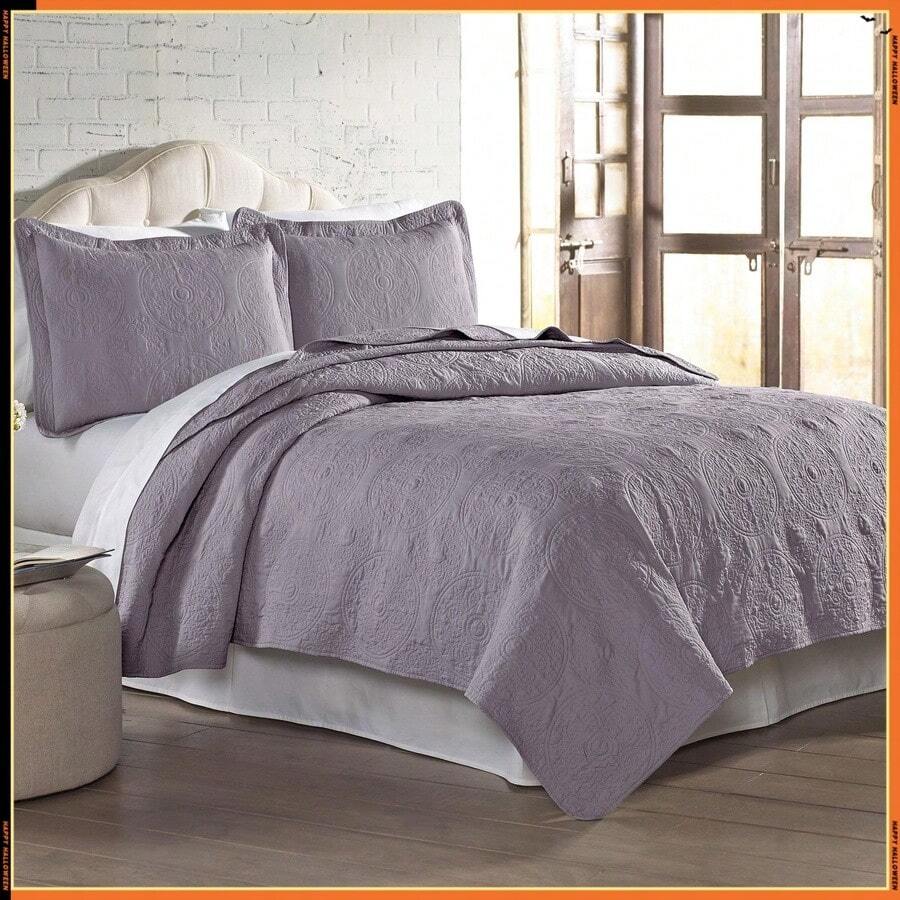 Modern Threads Ultra Soft Medallion Embroidered 3 Piece, Lavender, Full/Queen Quilt Set