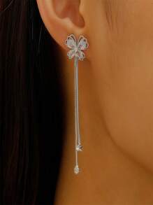 1 par de pinzas para las orejas con borlas largas y mariposas plateadas con incrustaciones de piedras rhinestone, brillantes y elegantes, versátiles para uso diario, joyería de fiesta, regalo de San Valentín, mamá, madre, Día de la Madre