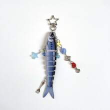1 pieza Llavero de pez hecho a mano, encantos de bolso de océano, llaveros de océano, llaveros de señuelo de pesca artificial, encantos de peces con cuentas, regalos para pescadores, accesorios escolares y de automóvil, gótico lindo Y2k