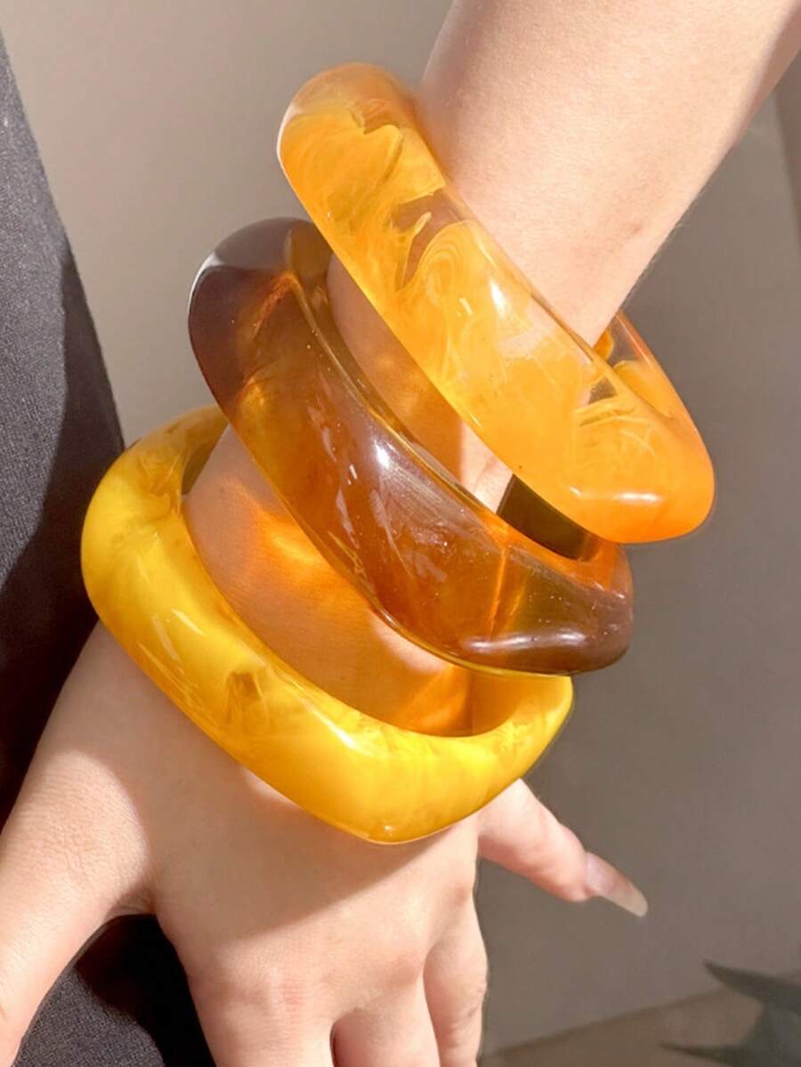 1 件极简主义不对称几何树脂琥珀和橙色扎染堆叠手链，适合女友、日常、度假、派对场合（树脂扎染颜色可能每批不同，3 件套包含 2 个黄色）（请参考尺码表，尺寸不合适概不退货） - 彩色 - 查看 1