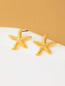 一对时尚金色海星和新月设计耳环，别致的海滩度假风格