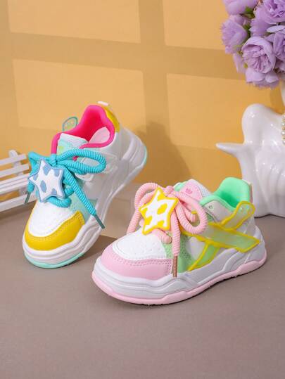 Neue Kinder-Segeltuchschuhe für den Sommer, modische Freizeitschuhe mit Mädchen, mittelhohe Schuhe mit dicker Sohle und Farbblock, einfache Sport-Schneaker für Mädchen im Alltag, Laufschuhe, weiße Schuhe für Studenten im Campus-Stil