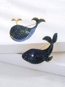 1 件海洋风格海军蓝鲸鱼动物图案胸针，锌合金水晶镶嵌男女通用别针，适用于衣服、背包、帽子、DIY 配饰，非常适合日常穿着和生日/节日礼物学校背包