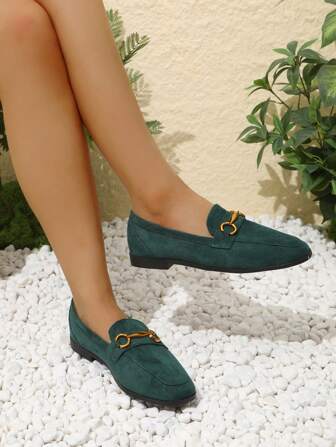 Mocassins plats élégants et vintage pour femmes avec décoration en mors de cheval, bout carré. Convient pour le bureau et les soirées