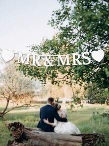 1 paquete, 2 piezas Sr. y Sra., decoración vintage de boda para sala de bodas, bandera de tiro blanca, flor de tiro vintage, pancarta de casados, bandera de papel, accesorios de cabina fotográfica, letrero, guirnalda para parejas adultas, decoración de escena interior y exterior, decoración de pared para boda, fiesta de verano en la playa - Blanco - Ver 2