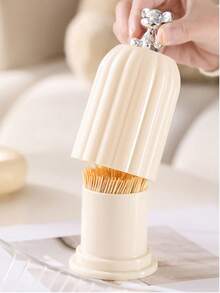 1 PC New Internet Celebrity Bear Creative Cleaning Swab Kitchen Storage Home Dining Table Plastic Toothpick Box