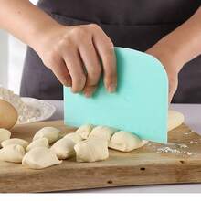 1pc Large Plastic Scraper, Dough Cutter Blade Flour Scraper Baking Tool - Pink - View 4