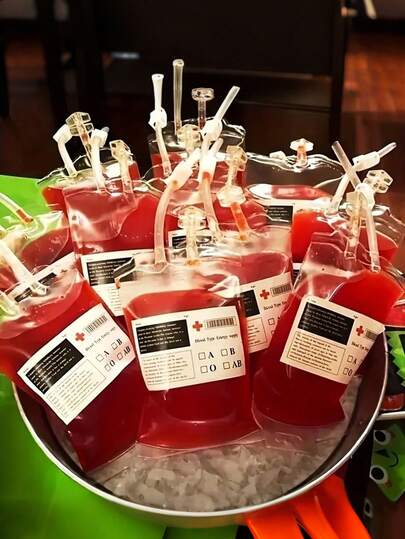 1/10 piezas Bolsas para bebidas de fiesta de Halloween Bolsas de sangre de vampiro Transparentes reutilizables y rellenables con etiquetas y clips para bebidas de fiesta y accesorios de disfraz Excelente para fiestas de Halloween, decoraciones de Halloween, ¡Feliz Halloween