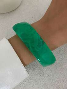 1pc Exaggerated Fashion Punk Style Asymmetrical Resin Bracelet, Minimalist Retro Thick Jewelry, Suitable For Women's Commute, Gathering With Friends, Romantic Vacation, Street Photography, Fashion Show Outfit Accessories (Bangle Color Pattern May Vary From Actual Product)