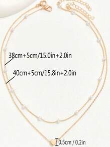 A Delicate Stainless Steel Heart-Shaped Pendant Faux Pearl Collar Necklace, It Is A Beautiful Piece Of Jewelry Suitable For Wearing In Formal Occasions And Is Very Suitable For Ladies To Wear.