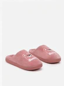 带装饰贴片和毛皮的天鹅绒拖鞋