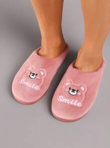 带装饰贴片和毛皮的天鹅绒拖鞋