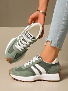 Zapatos retro de mujer con zapatillas deportivas gruesas e instep voluminoso