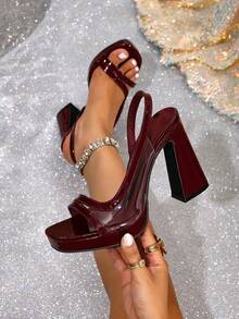 女士新款 10.5 厘米粗跟时尚百搭高端防水台方头漆皮酒红色高跟鞋