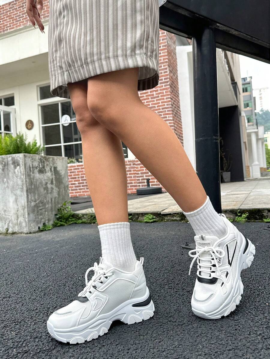 DareSee 女士字母图案系带坡跟运动鞋，运动休闲鞋，适合音乐节、Y2K 节日、返校季、秋季、圣诞节、冬季等场合，也是圣诞礼物的理想之选。