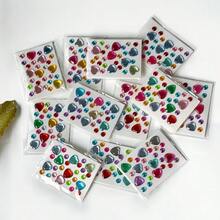 迷你水钻贴纸 - 自粘式多色混合形状（心形、星形、花朵）适用于 DIY 工艺品、美甲、面部和身体装饰 - 闪亮亚克力水钻适用于珠宝制作、发饰、工艺品用品、工艺品装饰品、礼品和装饰，具有鲜艳的设计 | 耐用的面部宝石贴纸 - 彩色 - 查看 10