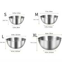 Der 4-teilige Set Edelstahl 304 Rührschüsseln mit Markierungen, rostfrei, einfach zu reinigen und stapelbar, ist eine hervorragende Wahl für Kochen, Backen und Zubereiten von Gerichten in der Küche.