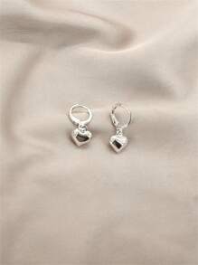 1 paire de boucles d'oreilles pendantes minimalistes en forme de cœur, à la mode et élégantes, idéales pour le quotidien, les fêtes et les voyages. Cadeau idéal pour vos amies.