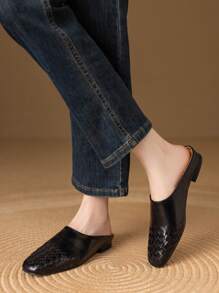 Summer Black Closed Toe Flat Shoes Women's Wine Red Flat Slip-On Shoes Flat Woven Mule Slip-On Shoes