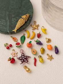 1 件不锈钢水果系列西瓜、香蕉、菠萝、葡萄、牛油果、橙子、芒果吊坠，适合 DIY 创意项链、手链、耳环、包链、钥匙扣，镀 18K 金，适合送给妻子、母亲和女朋友的创意吊坠