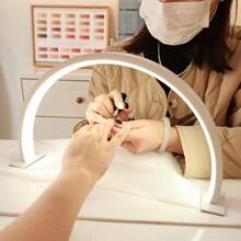 便携式半月形 LED 美甲灯带按钮控制 - USB 供电，现代白色设计，适用于美甲、睫毛延长、纹身和皮肤护理 - 太空主题专业美容院照明，凝胶指甲 UV 灯，抛光金属装饰 - 多色 - 查看 1