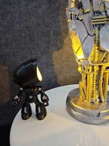 1 pieza Mini lámpara nocturna, lámpara nocturna de robot, lámpara de diseño de robot de dibujos animados LED linda, lámpara de mesa de compañía, regalo para Halloween, Navidad, Acción de Gracias/Graduación (Luz cálida)