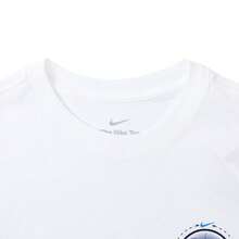 Nike تي شيرت قصير الأكمام AS M NK TEE OC MOTO 2 للرجال، قميص تريكو بدون طوق ذو أكمام قصيرة TIB4331-100 - أبيض - مشاهدة 3