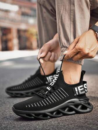 Nuove scarpe casual da coppia ultra-leggere e traspiranti per la primavera/estate 2025, scarpe da running sportive all'aperto per uomo/donna di grandi dimensioni, scarpe da trekking confortevoli, suola in MD+spina di pesce, antiscivolo e durevole, morbide e comode, design a motivo casuale