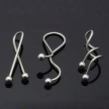 Hard - Edged Lines Outline An Unruly Attitude. The Three - Dimensional Geometric Design Breaks The Norm, Allowing You To Effortlessly Handle Daily Casual Wear, Holiday Party Looks, And Punk - Style Outfits, Making You Stand Out In The Crowd. Whether It's A Laid - Back Daily Routine, A Wild Party, Or A Dark Punk Style, This Set Of Geometric Ear Cartilage Studs Enables You To Easily Switch Styles And Become The Center Of Attention.