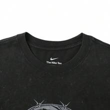 Nike 男款 AS M NK TEE M90 STREET 短袖T恤，针织无领短裤，THV1676-060 - 黑色 - 查看 3