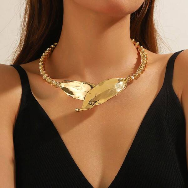 1pc Fashionable Dramatic Metallic Gold Asymmetrical Spiral Circle Metal Leaf Shape Shiny Choker Necklace Suitable For Women To Wear To Important Occasions, Parties, Festivals, Gifts