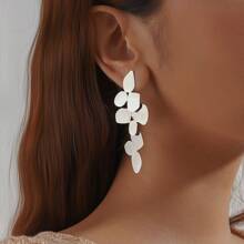 1 Par de Brincos Pendentes Assimétricos de Folha de Metal de Luxo para Mulheres, Design Minimalista, Moda, Estilo Indie