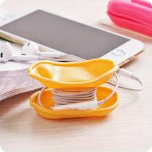 2 件耳机线绕线器和充电器线收纳盒 - 柔软防尘塑料，小巧 6.8x3.5x2.5 厘米，颜色随机，防止耳机、手机、平板电脑缠绕，花生壳形状，软塑料材质，防尘罩