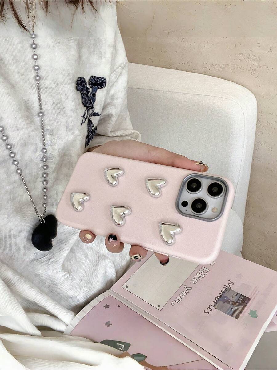 1pc Fashion Vegan Leather Phone Case With Prominent 5 Metal Heart Pattern, Compatible With IPhone 16/15/14/13/12, Redmi, Honor, OPPO, Realme, - Pink - View 1