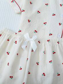 طقم بيجاما مطبوع بالكرز للنساء، ملابس علوية علوي مرصع أزرار ولبس عاقد قصير وسروال قصير، ملابس نوم ولبس منزلي راحة