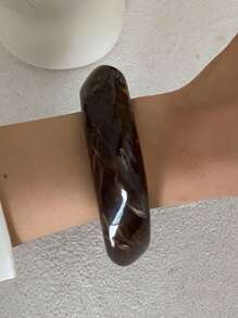 1pc Exaggerated Fashion Punk Style Asymmetrical Resin Bracelet, Minimalist Retro Thick Jewelry, Suitable For Women's Commute, Gathering With Friends, Romantic Vacation, Street Photography, Fashion Show Outfit Accessories (Bangle Color Pattern May Vary From Actual Product)