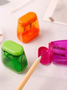 1 pièce/4 pièces Taille-crayons personnalisés qui sont pratiques et doux, ne salissent pas les mains et sont faciles à utiliser. Petits cadeaux personnalisables, convenant aux enfants, aux biens personnalisés, aux cadeaux personnalisés, aux amis, à la famille et aux camarades de classe. Petits cadeaux pour la rentrée scolaire, fournitures scolaires, achats de rentrée scolaire et fournitures de classe.