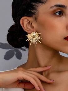 1 Pair Exaggerated Vintage Petal Pearl Stud Earrings, Elegant And Fashionable