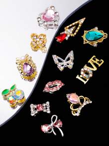 Un paquete de 24 lujosos sets mixtos de uñas de doble color en oro y plata, accesorios de decoración de uñas 3D con rhinestones, flores de diamantes, mariposas, adornos metálicos con forma de cereza, vidrio, cristal, gemas, joyería para uñas, accesorios de manualidades para uñas de niñas, decoración tridimensional