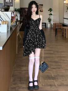 2025年可爱碎花休闲波西米亚系带金属孔眼夏季迷你连衣裙，适合女士舞台表演、音乐会、约会之夜