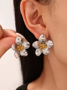 1 Pair 18K Gold Plated Stainless Steel Flower Stud Earrings, Minimalist Luxury Floral Earrings, Stainless Steel Earrings For Women, Summer & Travel Jewelry Accessories - Flower Earrings - View 1