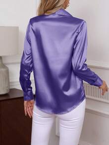 Blusa de mujer de manga larga, cuello vuelto y abotonadura sencilla, tipo seda, de unicolor, elegante para el uso diario - Morado medio - Ver 2