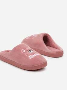 带装饰贴片和毛皮的天鹅绒拖鞋