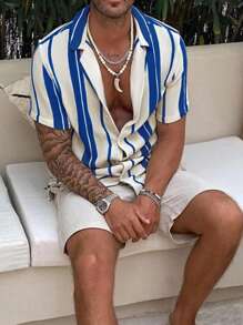Camicia a maniche corte dal design versatile, con fantasia a righe a contrasto, in stile casual e comodo per le vacanze, collezione Primavera/Estate 2025 da uomo