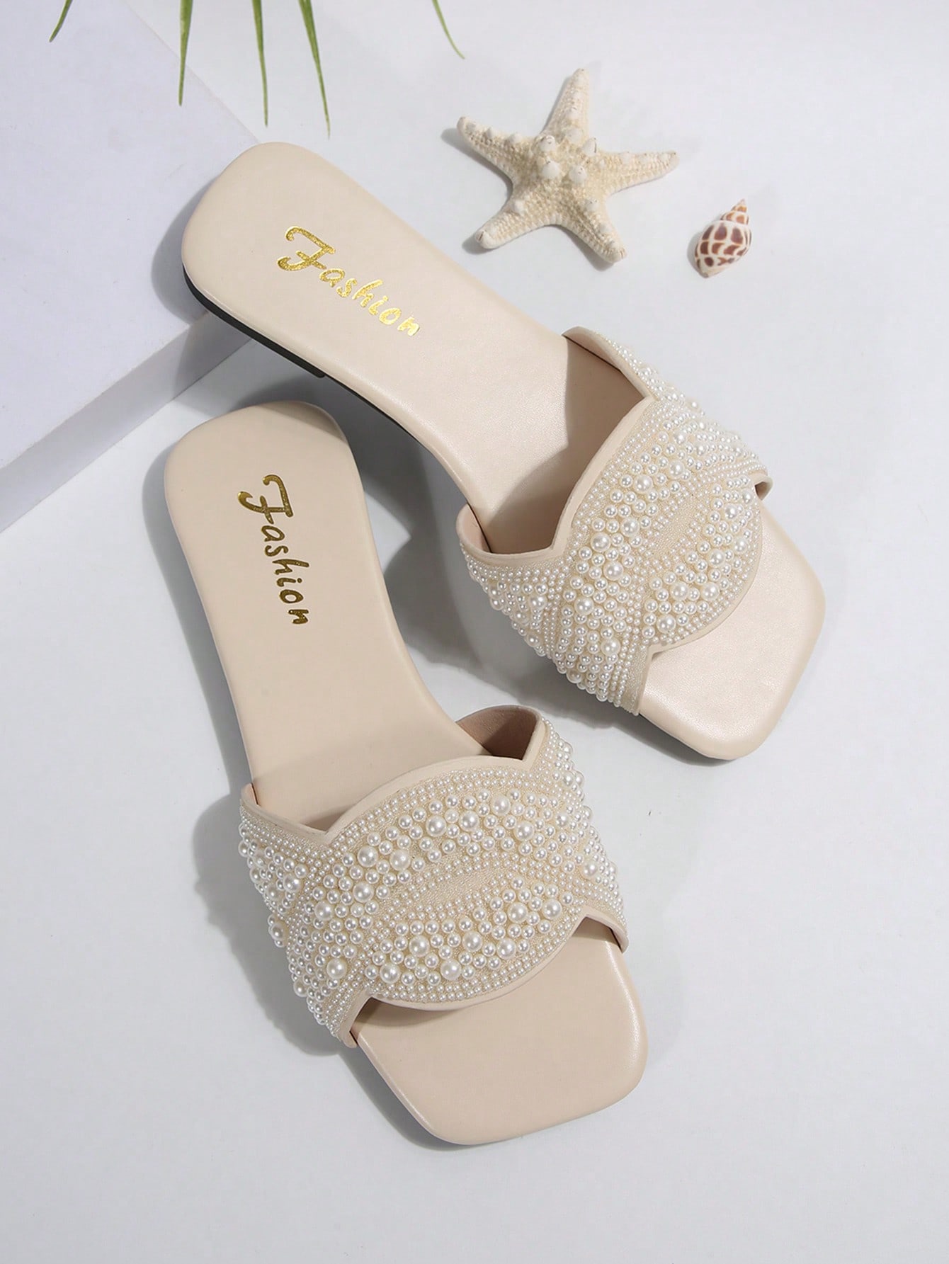 صندل منزلق بتصميم أنيق مربع الأمام مزين بالكريستال...