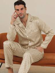 Conjunto de pijama de satén para hombres con pantalón largo, estilo de botones, parte superior de manga larga y pantalones, estampado de leopardo jacquard cómodo y suave de dos piezas, ropa de estar en casa para otoño e invierno