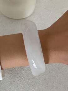 1pc Exaggerated Fashion Punk Style Asymmetrical Resin Bracelet, Minimalist Retro Thick Jewelry, Suitable For Women's Commute, Gathering With Friends, Romantic Vacation, Street Photography, Fashion Show Outfit Accessories (Bangle Color Pattern May Vary From Actual Product)