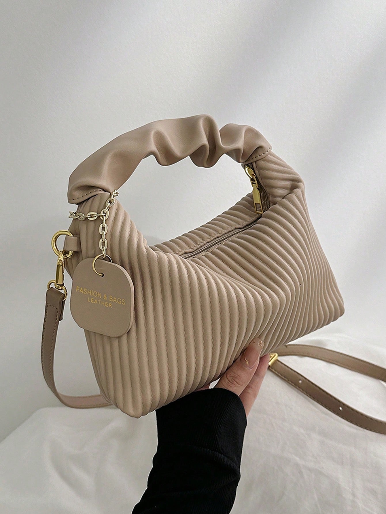 حقيبة يد مزينة بطً مبسط من قماش مبرم مطروز PU مع س...